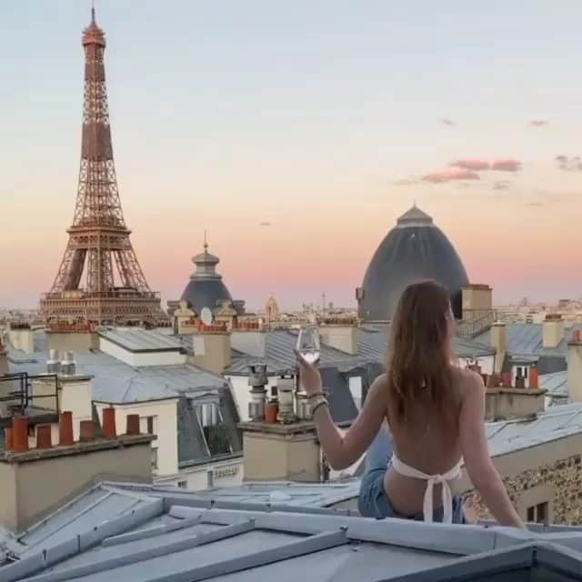 SHEINのインスタグラム：「Dream view 😍  Tag someone you’d come here with!  @moon.chasers」