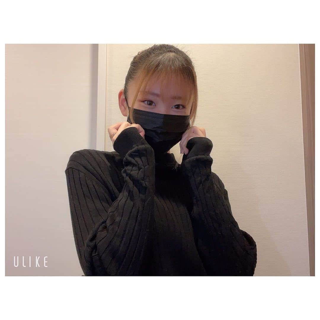 のインスタグラム：「aimohaさんの、毛布みたいなニットを着用してます💤  最近一段と寒い日が続いているけど、このトップスは裏の生地が毛布みたいでもふもふ😌 普通の裏起毛より圧倒的に暖かくてリピって使ってます🎉  ストレッチなので伸び伸び着れるし、だからといってブカブカしてるわけじゃなくて身体のラインも綺麗に見える！！  今限定SALEでお得に買えちゃいます👼🏻 皆さんも是非に！  @aimohajapan  #sponsored #castme #PR #aimoha  #sponsored #castme #PR #aimoha」