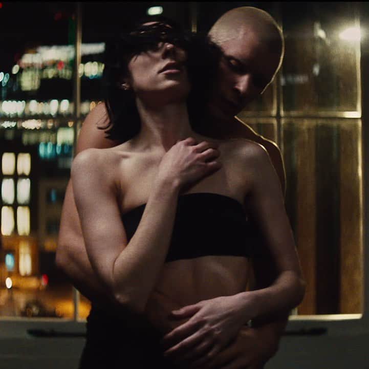 ボニー・ライトのインスタグラム：「🖤 melt into the human touch with @maguiremusic’s new track and video 🖤 premiering on @noctismagazine   Director – me  DOP – @arthur_loveday Performer – @xavia___x Movement direction – @illyrxxii Choreography – @xavia___x Gaffer – @pearcecrowley Runner – @shirleyshirlss Editor – @patrickmoccia Colourist – @kaitlynbattistelli Post Producer – @brittanycarson Clothes – @pelinisildak  Special thanks to @florahuddart, @wrightandteague, @freddie_stopler, @semajwerd, @ethos_studio, @pulsefilms, @panavisionofficial」