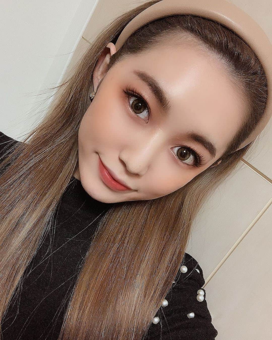 Yuria_Kawashimaのインスタグラム：「_ _ 明日はネイルマツエク美容院💜 _ 美容DAYは基本 まとめて1日に済ましたい派🥸 _ #offday#cafe#fhoto#favorite#followme#like4follow#happy#lfl#followforfollowback#holiday#フォロバ#いいね#좋아요반사#소통해요#카페투어#카페스타그램#렌즈리뷰#Bershka#カチューシャ#ウィゴー#美容DAY#ヘアセット#ヘアメイク#ひさしぶりぃ」