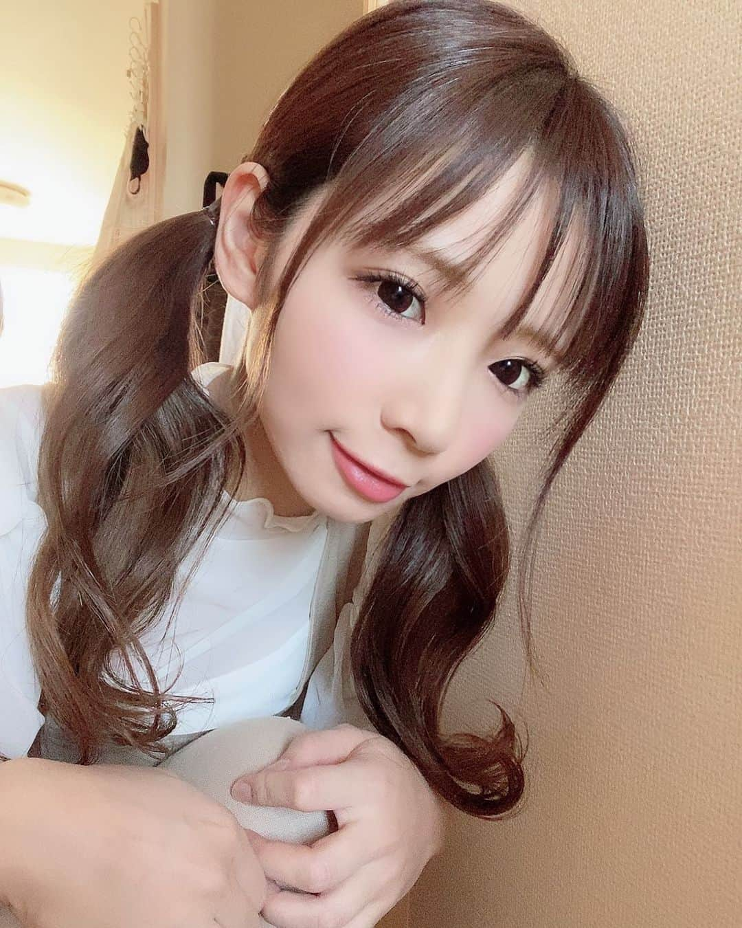 石田亜沙己のインスタグラム：「ツインテールの日は昨日だ。  #ツインテール」