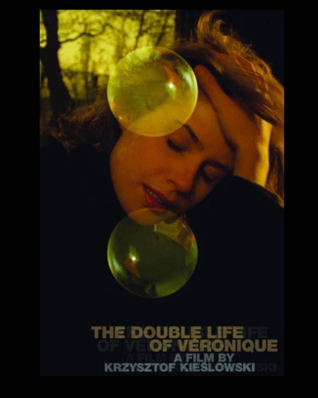 アナベル・ウォーリスのインスタグラム：「The Double Life Of Veronique 🎥 by the mater Krzysztof Kieslowski #krzysztofkieslowski a favorite of mine. 🧡」