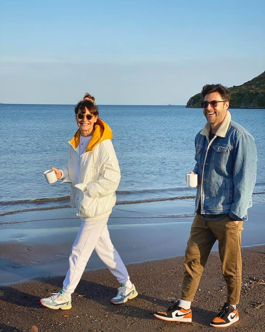 Sedef Avciのインスタグラム：「Çocuk kampına gelmişizdir. Çocuklar atölyededir.Saygılar @oyunkampta」