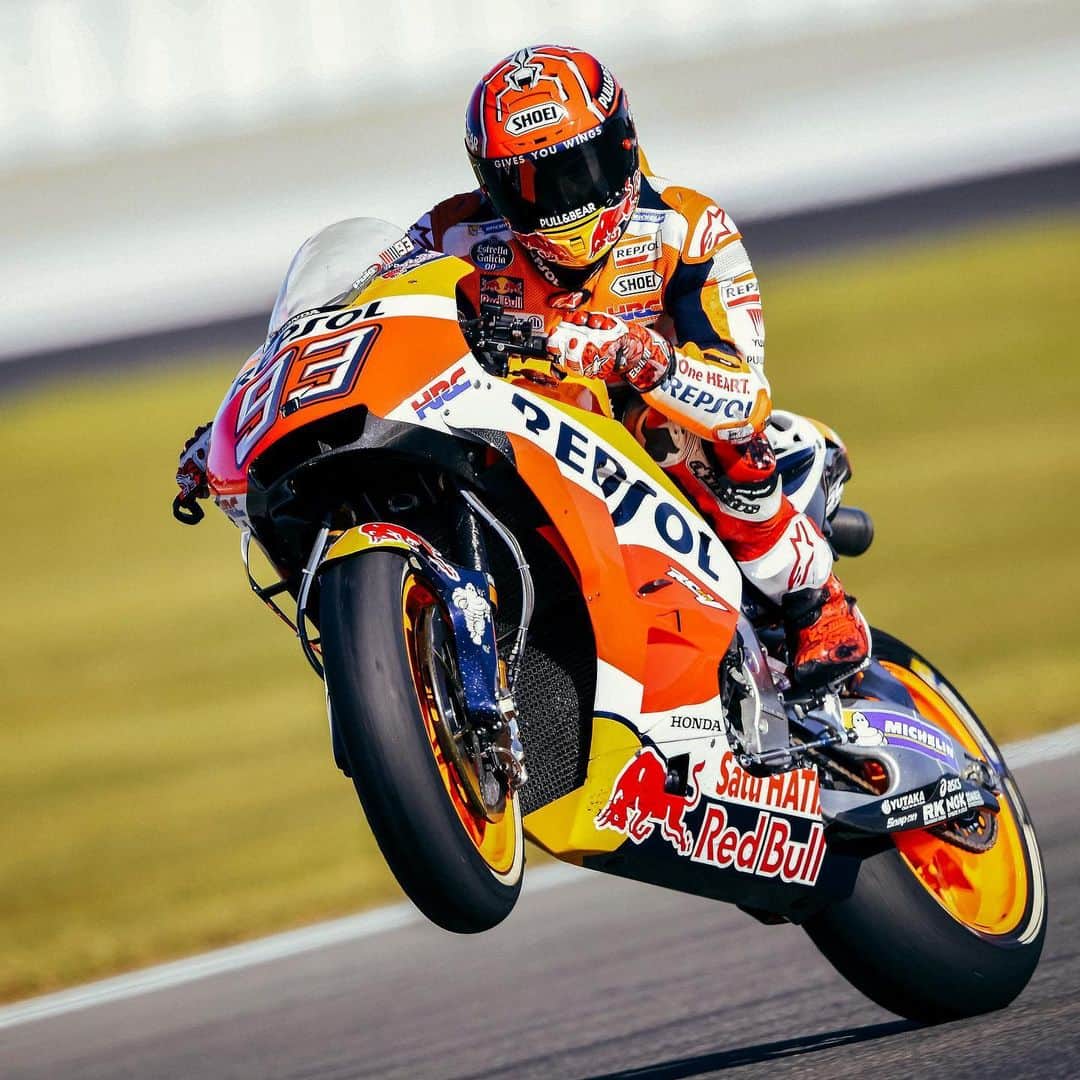 レプソル・ホンダのインスタグラム：「Is it even a real week without a #WheelieWednesday?」