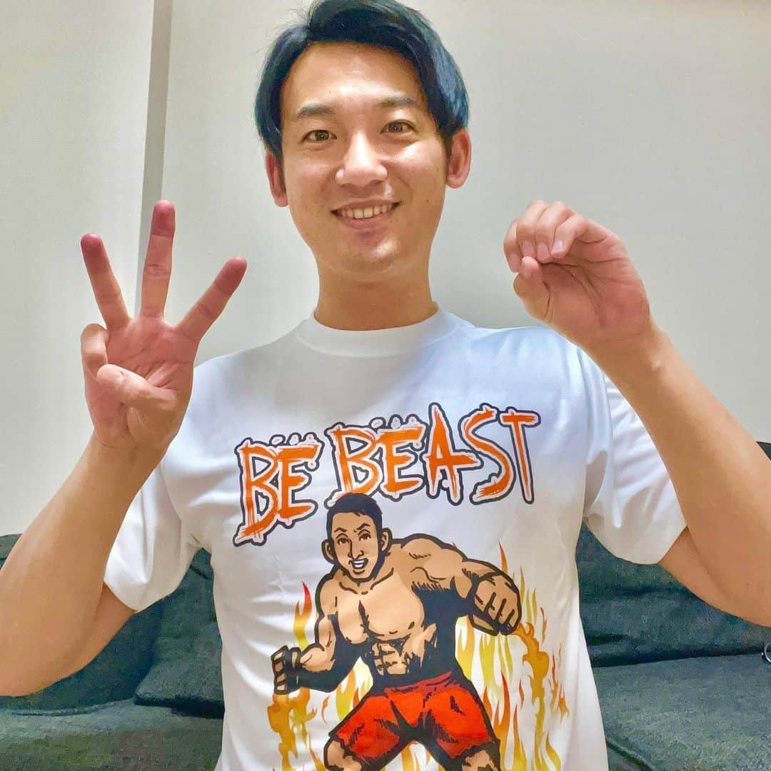 福本義久のインスタグラム：「【杉谷拳士選手30歳のbirthday】﻿ ﻿ #杉谷拳士 #誕生日 #おめでとうございます　#最高の1年になりますように #lovefighters #30歳 #3D杉谷 #bebeastTシャツ #着心地最高 #UHB #アナウンサー #福本義久」