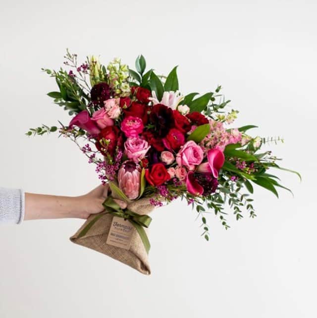 HGTVさんのインスタグラム写真 - (HGTVInstagram)「Sending flowers for Valentine's Day may not be a groundbreaking idea, but this tried-and-true gift never goes unappreciated. 🥰 Who wouldn't want to receive a gorgeous, fresh-and-fragrant bouquet in the dead of winter?! 💐💘⁠ ⁠ If your local florist isn't delivering right now or your sweetheart lives far away, then these flower delivery services are your best bet for getting pretty blooms to your loved one's doorstep by the 14th. 💌⁠ ⁠ Shop our favorite sources for ordering flower arrangements online when you click this image at the link in our profile. 🔝🛍⁠ ⁠ #shopping #valentinesday #flowers #bouquet #love #flowerstagram #florist #valentinegift」2月4日 0時01分 - hgtv