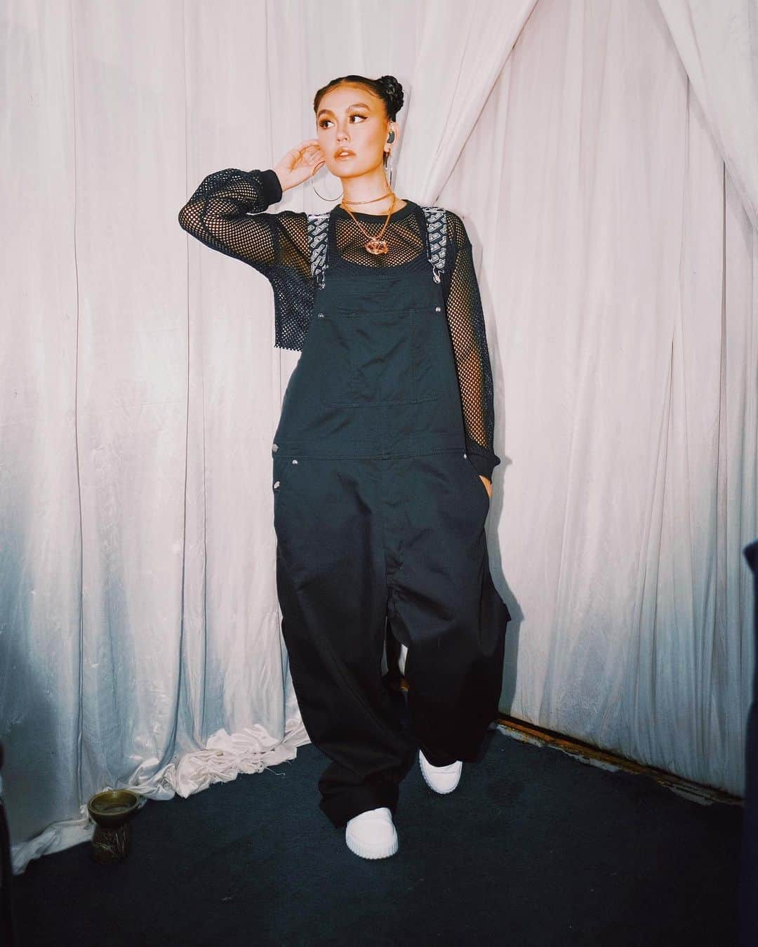 アグネス・モニカのインスタグラム：「🤍   #AGNEZMO #Backstage」