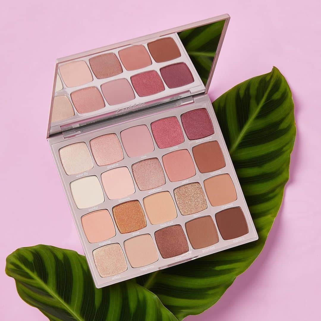 Tarte Cosmeticsさんのインスタグラム写真 - (Tarte CosmeticsInstagram)「The perfect Valentine's Day palette doesn't exi... 🌸 Our NEW SUPERSIZE tartelette juicy Amazonian clay eyeshadow palette has 20 romantic neutral, pink & plum shades for effortless, everyday natural looks! 💕 Wanna play with the shades before you buy? Check out our virtual try-on tool! #crueltyfree #rethinknatural #claypowered」2月4日 0時31分 - tartecosmetics