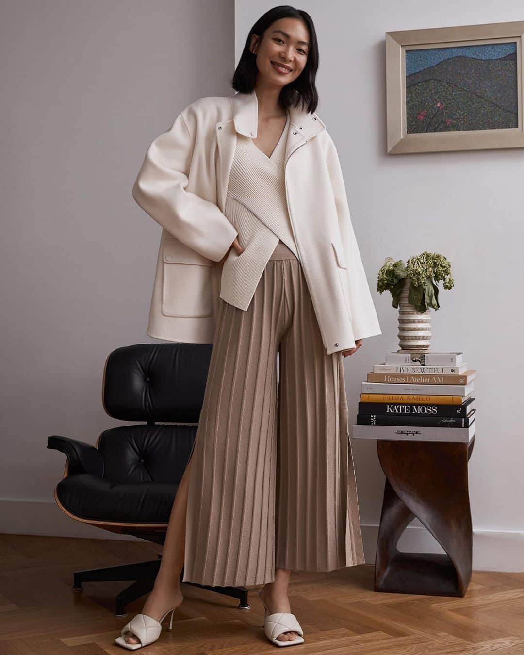 Saks Fifth Avenueさんのインスタグラム写真 - (Saks Fifth AvenueInstagram)「We're swiping right on @theory__. The latest spring arrivals are a testimony to the elevated essentials we want to be wearing all season long. #SaksStyle」2月4日 0時36分 - saks