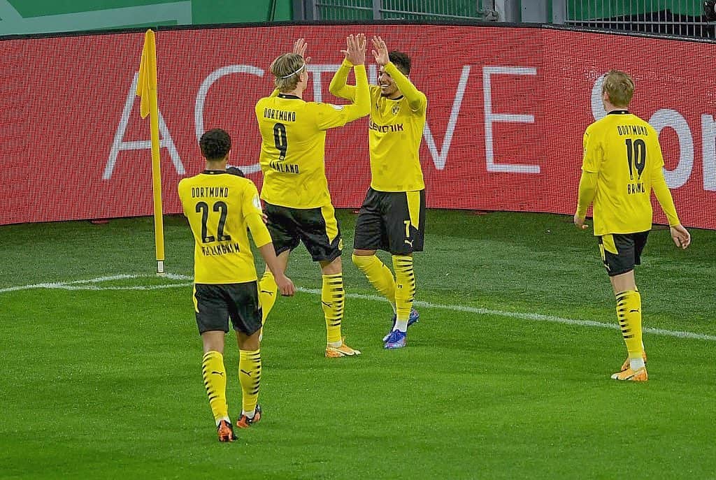 ジェイドン・サンチョのインスタグラム：「Onto the next! 💯⚽️」