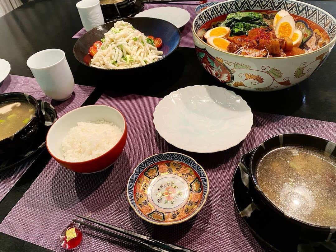 谷中麻里衣さんのインスタグラム写真 - (谷中麻里衣Instagram)「Staying at home and enjoying cooking 🥰  おうちじかん🏡 在宅勤務の日、お昼休みに煮込み始めたり✨  #おうちじかん#料理#角煮#炊き込みご飯#ソテー#麻里衣ごはん」2月4日 0時39分 - marieyanaka