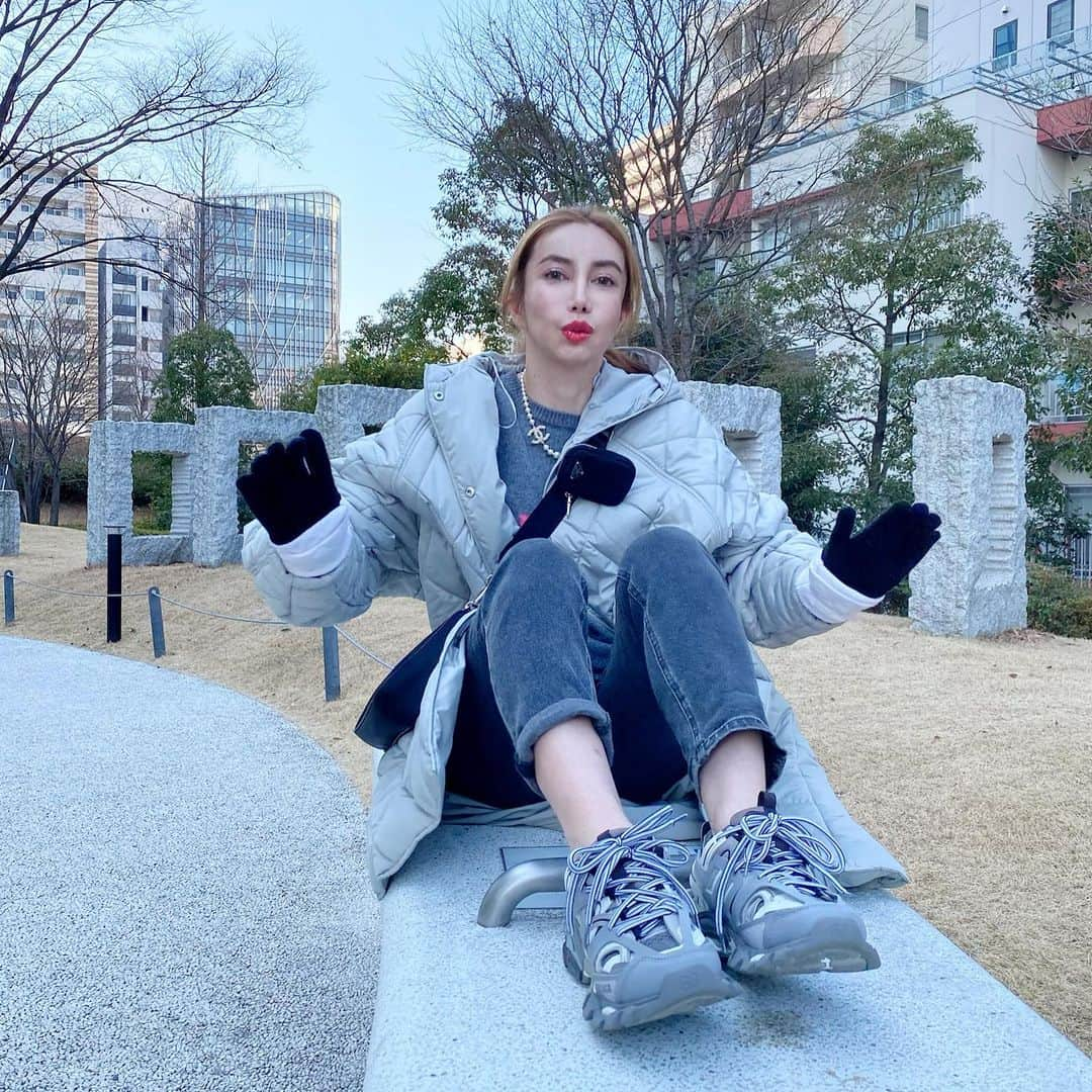 fashion dog loverさんのインスタグラム写真 - (fashion dog loverInstagram)「Hello February💓💓  #winter #winterfashion #fashion #fashiongram #fashionstyle #fashionista #fashionblogger #fashionable #ootd #ootdfashion #ootdinspiration #outfitoftheday #outfit  #prada #chanel#zara#ファッション#ファッションコーデ #シャネル#プラダ#シャネル#balenciaga #alexanderwang #バレンシアガ」2月4日 0時48分 - chihuahuanyan