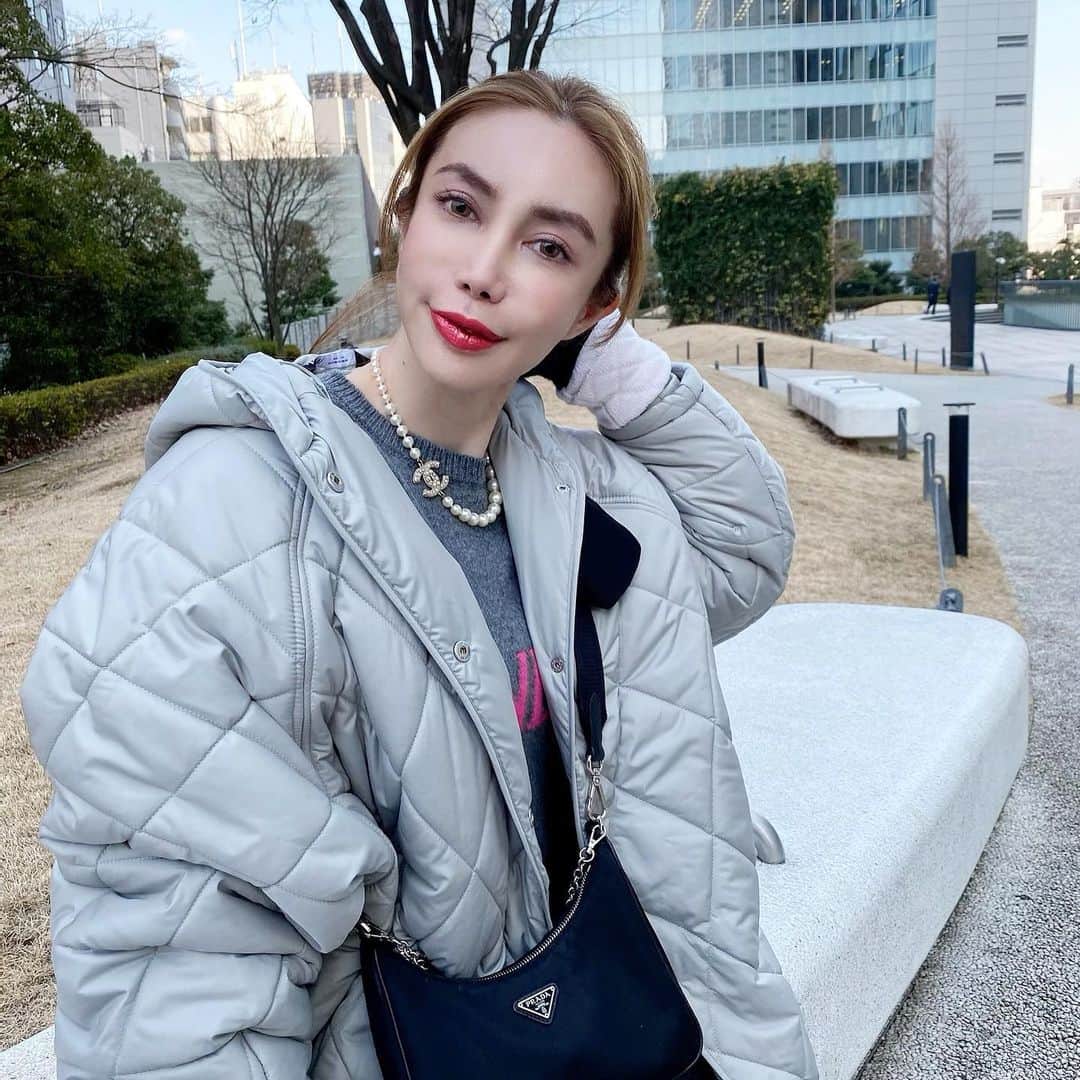 fashion dog loverのインスタグラム：「Hello February💓💓  #winter #winterfashion #fashion #fashiongram #fashionstyle #fashionista #fashionblogger #fashionable #ootd #ootdfashion #ootdinspiration #outfitoftheday #outfit  #prada #chanel#zara#ファッション#ファッションコーデ #シャネル#プラダ#シャネル#balenciaga #alexanderwang #バレンシアガ」