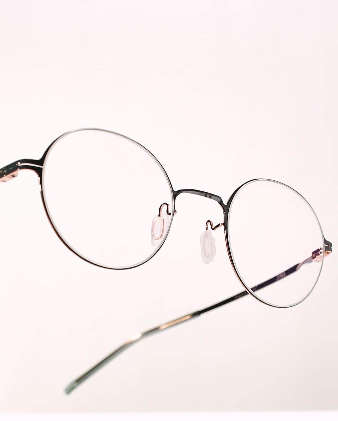 JINS公式さんのインスタグラム写真 - (JINS公式Instagram)「fashion×function_¥12,000+税  #jins #jins_global #jins20fw#eyewear #glasses #optical #ジンズ #メガネ #めがね #眼鏡 #JINSメガネ #ジンズメガネ #👓#メガネ好き #眼鏡好き#アイウェア #eyeglasses #メガネ女子#めがね男子#メガネコーデ#🕶#冬コーデ」2月4日 0時52分 - jins_japan