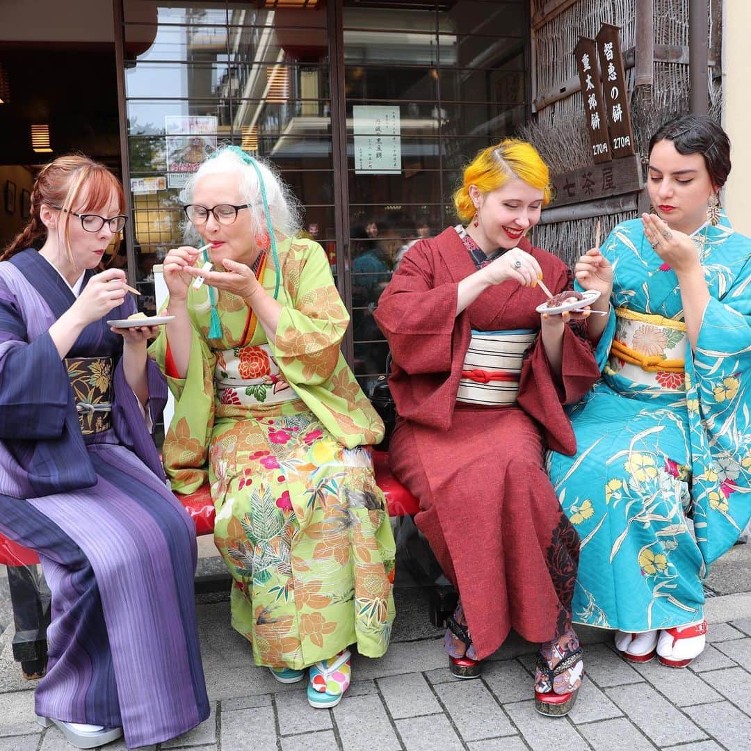Anji SALZのインスタグラム：「So crazy to look at old pictures and think how much we took our lifestyles for granted 🤧 Traveling, eating out and mingling with people 💝 Feels like a far memory atm 😅  This was in autumn of 2019 in Amanohashidate- North of Kyoto. The tango area accounts for the largest amount of kimono being made in Japan and I’d love to visit again 😍」