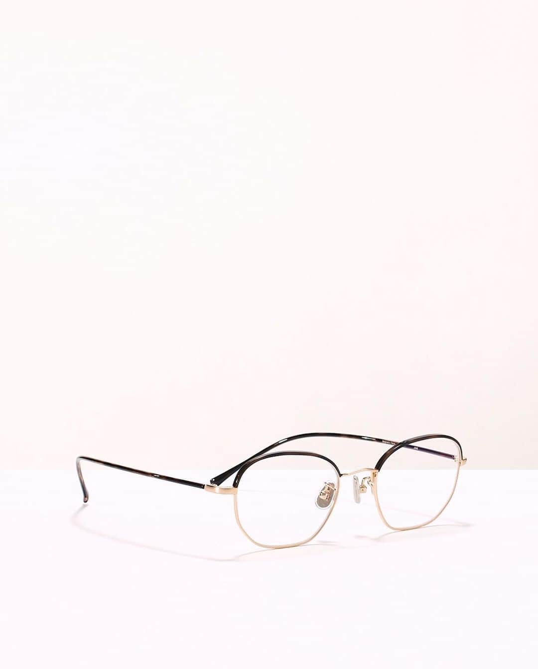 JINS公式さんのインスタグラム写真 - (JINS公式Instagram)「fashion×function_¥12,000+税  #jins #jins_global #jins20fw#eyewear #glasses #optical #ジンズ #メガネ #めがね #眼鏡 #JINSメガネ #ジンズメガネ #👓#メガネ好き #眼鏡好き#アイウェア #eyeglasses #メガネ女子#めがね男子#メガネコーデ#🕶#冬コーデ」2月4日 0時54分 - jins_japan
