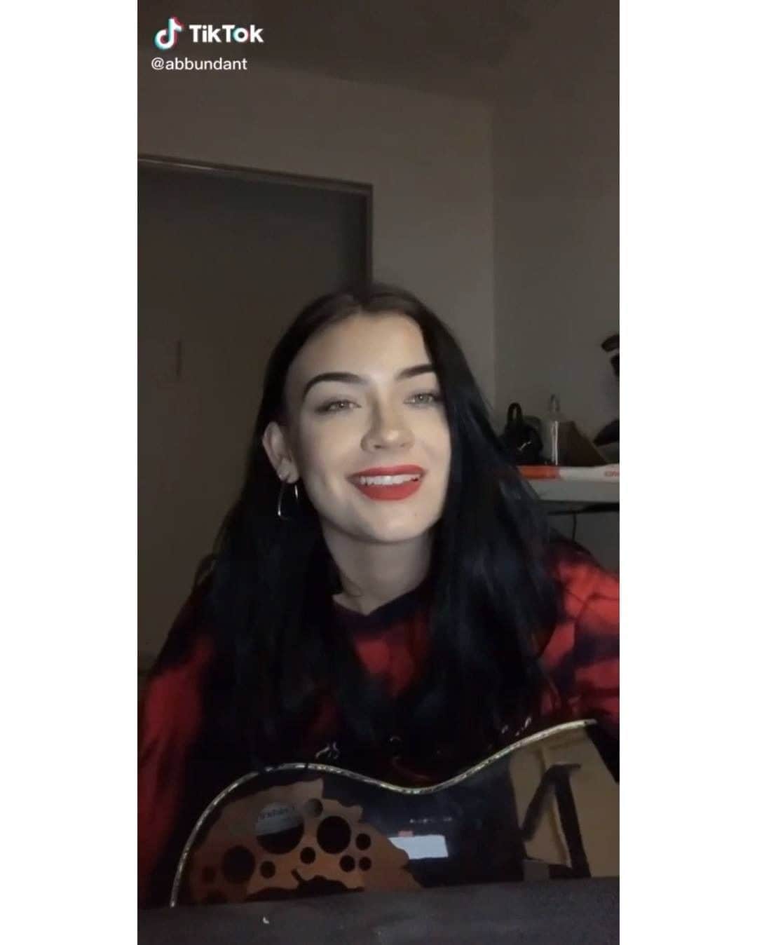 The Lumineersのインスタグラム：「You're super talented abbundant on TikTok! #ReharmonizedLumineers」