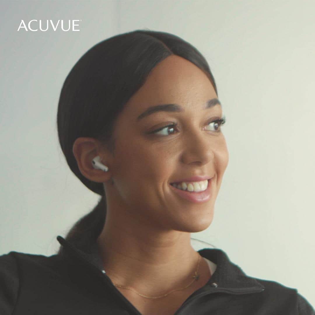 カタリーナ・ジョンソン・トンプソンのインスタグラム：「Now more than ever, your eyes speak for you 👀  @acuvueuk #AD #contactlenses」