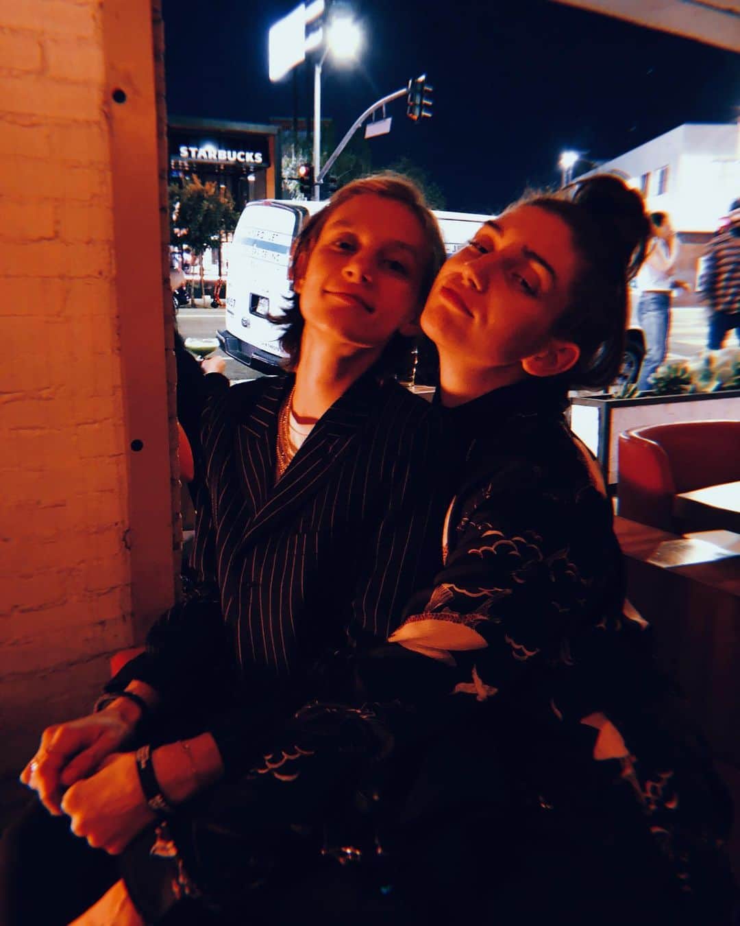 オーブリー・ピープルズのインスタグラム：「happiest of birthdays to one of the most incredible humans ever to exist! @morgotenenbaum thank you for the many invaluable things you have taught me about life & myself. Rock on dragon queen ❤️❤️❤️❤️❤️❤️」