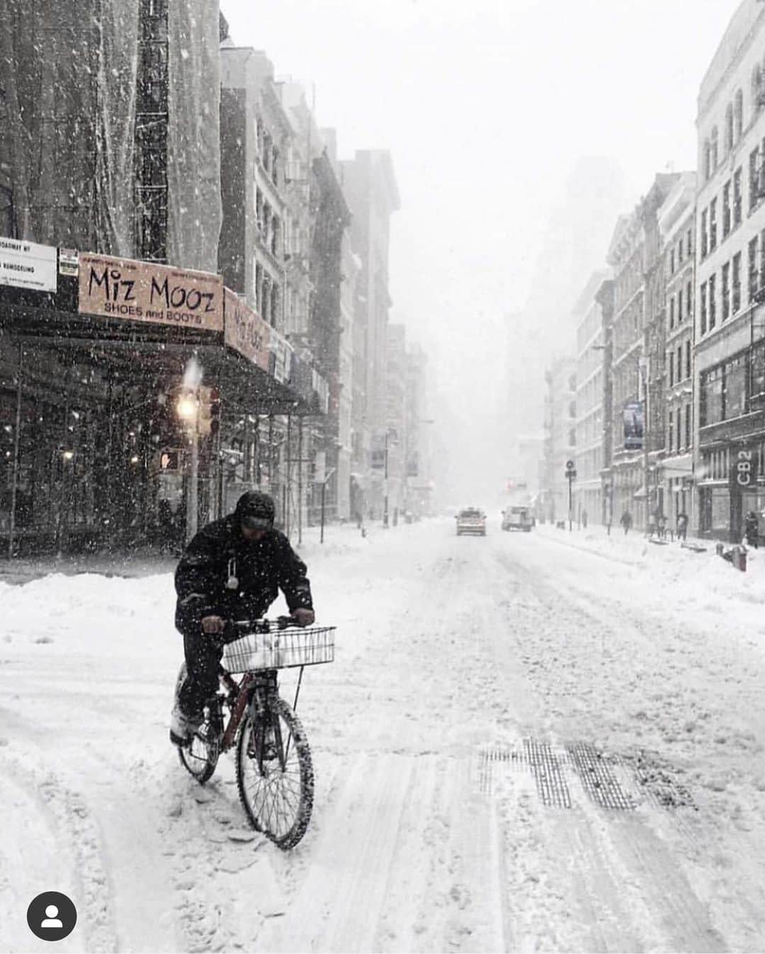 scottlippsさんのインスタグラム写真 - (scottlippsInstagram)「Some of my favorite moments of a snow covered New York City, I miss New Yorkers and this (for a little bit) sending love #newyork #loveletter #nyc」2月4日 1時12分 - scottlipps