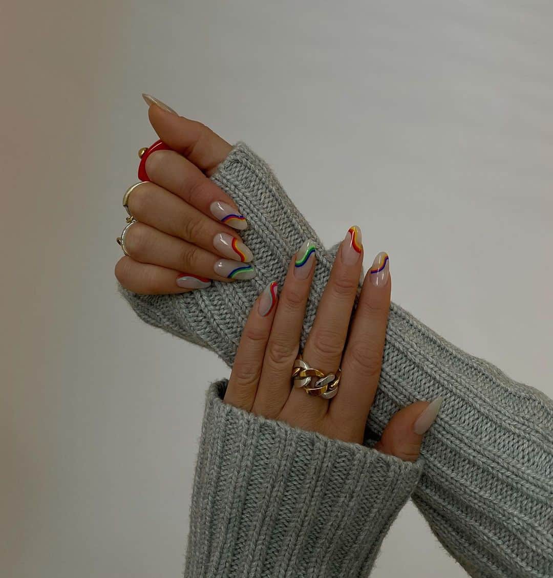 We Wore Whatのインスタグラム：「swirly nails in all the COLORS in our new @shopweworewhat collection 🌞🌺🍍🥥🍋🍹🌴🐚 any last guesses before we reveal the theme?!」