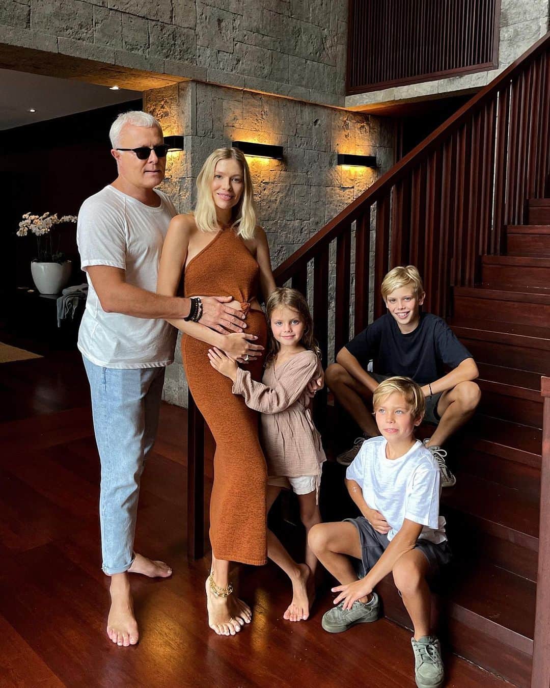 エレナ・ペルミノヴァのインスタグラム：「Family ❤️」
