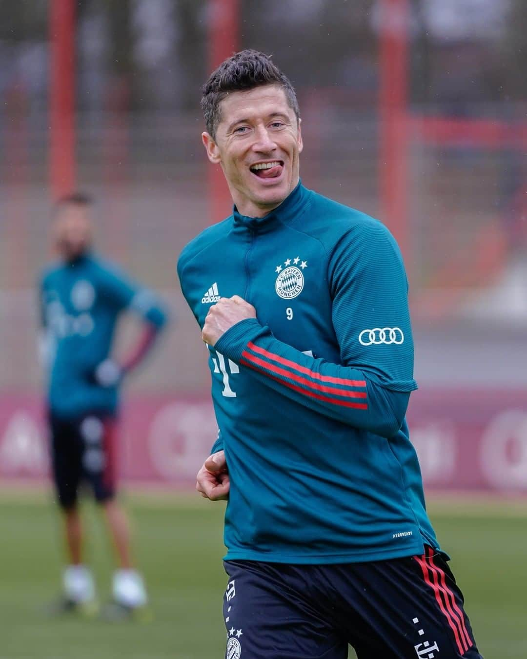 バイエルン・ミュンヘンさんのインスタグラム写真 - (バイエルン・ミュンヘンInstagram)「🔜 #BSCFCB @_rl9 😁  #MiaSanMia #LewanGOALski #FCBayern #TheBest #packmas」2月4日 1時29分 - fcbayern