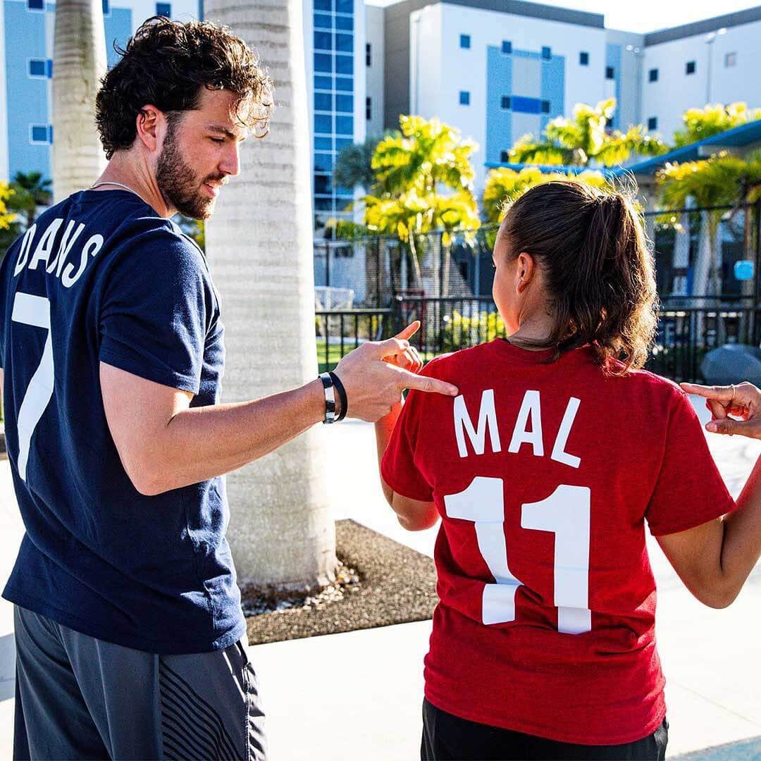 MLBさんのインスタグラム写真 - (MLBInstagram)「@malpugh and @dansbyswanson talk about the importance of National Girls and Women in Sports day, and what it’s like to watch each other compete! ⚾️⚽️ #NGWSD」2月4日 1時34分 - mlb