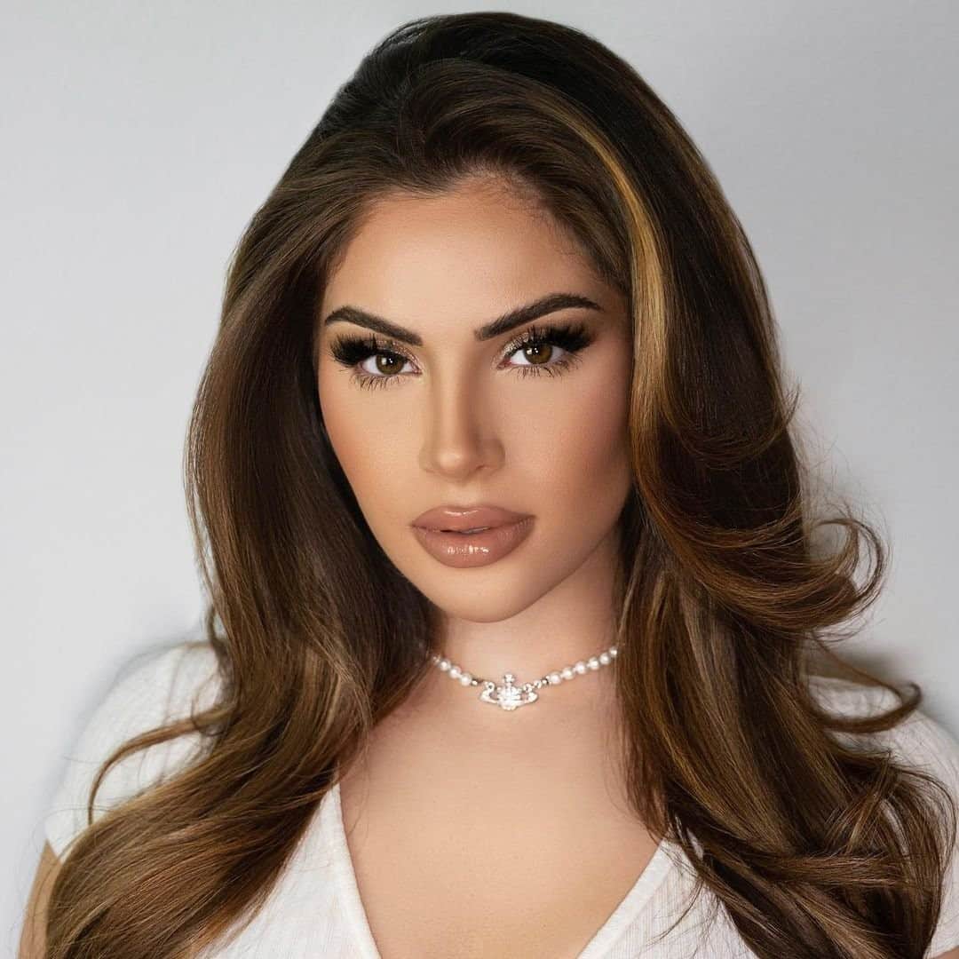 Too Facedのインスタグラム：「Mesmerized 🤩 @nazaninkavari is next level in our Born This Way Matte Foundation shade Natural Beige and Super Coverage Concealer shades Vanilla to conceal and Butterscotch to contour! #tfbornthisway #regram #toofacedambassador #toofaced」