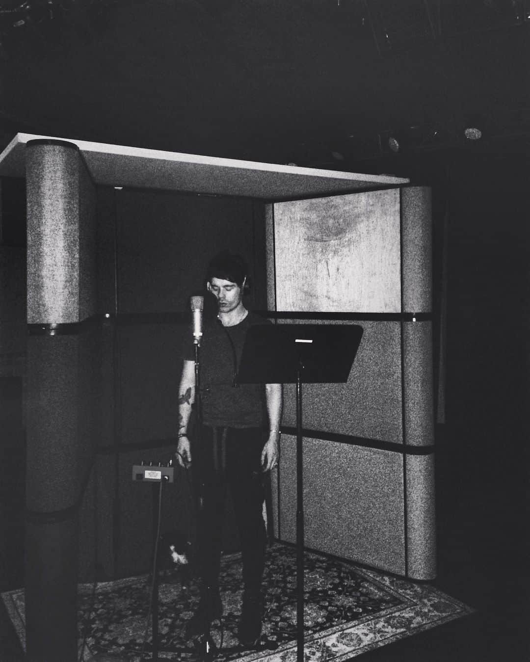 レオン・エルスのインスタグラム：「It’s coming...... #newmusic.」