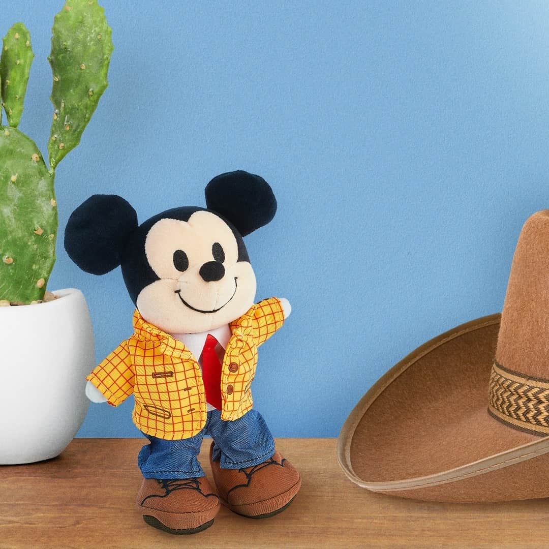 Disneyさんのインスタグラム写真 - (DisneyInstagram)「Howdy, Mickey! 🤠 The #DisneynuiMOs Everyday Cosplay Collection is available at @shopDisney, Disney Stores, and select Disney Parks worldwide.」2月4日 2時00分 - disney