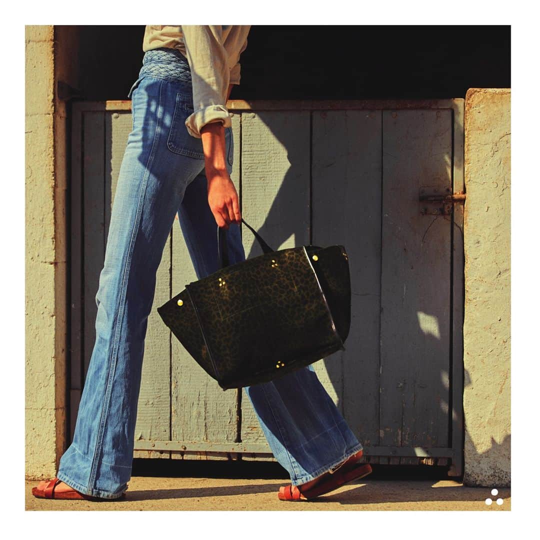 ジェロームドレイフュスのインスタグラム：「A cult classic, Leon is now available in new Medium size #JeromeDreyfussLeon . . Art Direction & Photo @germainchauveau Style @claire_dhelens #jeromedreyfuss #leon #rootsdeluxe #ss21」