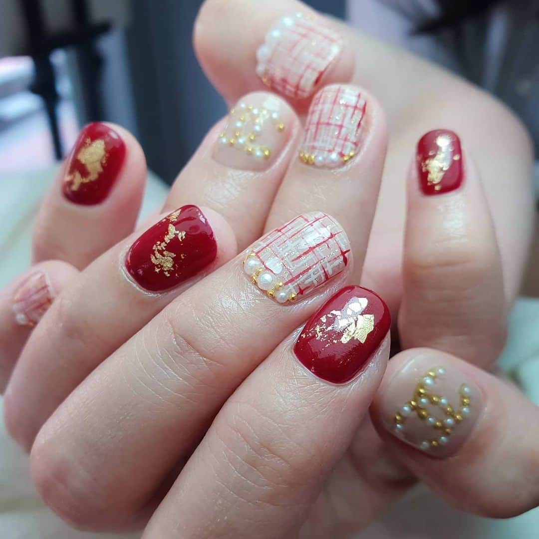 Yingのインスタグラム：「I used PREMDOLL B78 and PREGEL Tulle Grege and did the art with PREMDOLL Sugar Bronze, PREGEL Art Liner in Red and White.  Items can be purchased at @nailwonderlandsg 🤗 . . . 🛒 www.nailwonderland.com⁣⁣ 📍20A Penhas Road, Singapore 208184⁣⁣ (5 minutes walk from Lavender MRT)⁣⁣ .  I am currently only able to take bookings from my existing pool of customers. If I have slots available for new customers, I will post them on my IG stories. Thank you to everyone who likes my work 🙏 if you need your nails done, please consider booking other artists at @thenailartelier instead ❤  #ネイルデザイン  #ネイルアート #ネイル #ジェルネイル #nailart #네일아트 #pregel #プリジェル #nails #gelnails #sgnails」