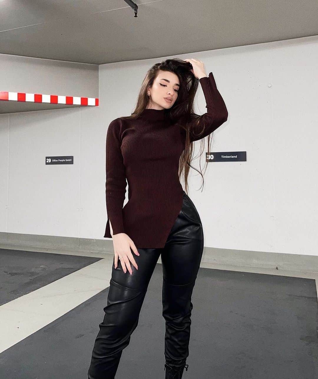 SHEINのインスタグラム：「Strike a pose ⚡  @katrin_gevorgyann  Shop Item #: 1805393  #SHEINgals #SHEINstyle #SHEINSS21 #slayqueen」