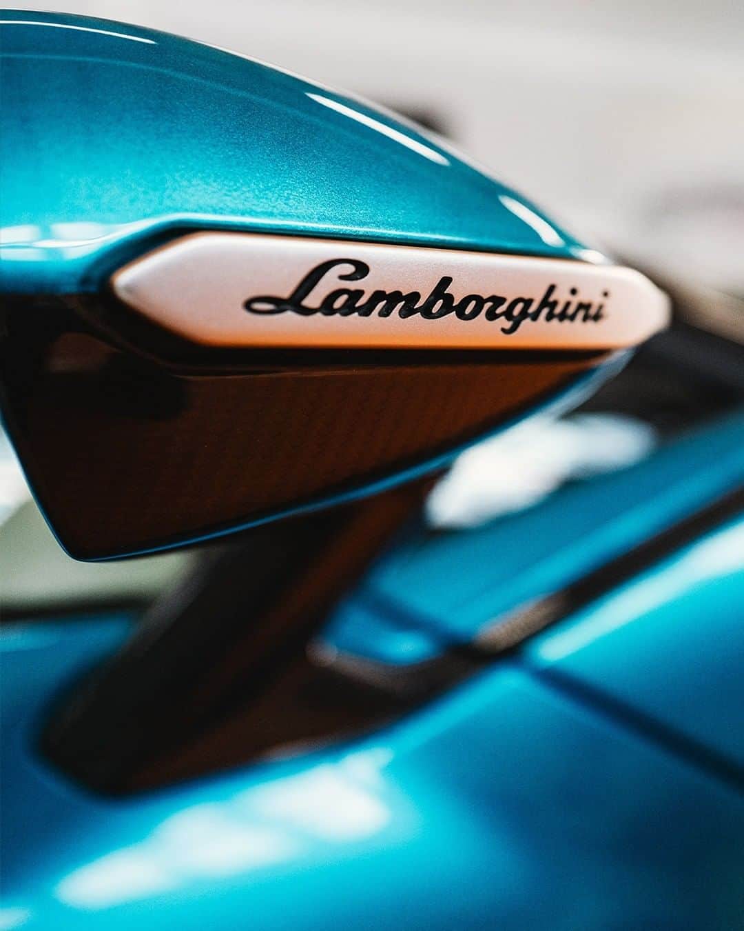 ランボルギーニのインスタグラム：「The details of a Super Sports Car can tell you its story, and - sometimes - even open your eyes to the future.  Can you guess what Lamborghini this is?  #Lamborghini #GuessFromDetails」