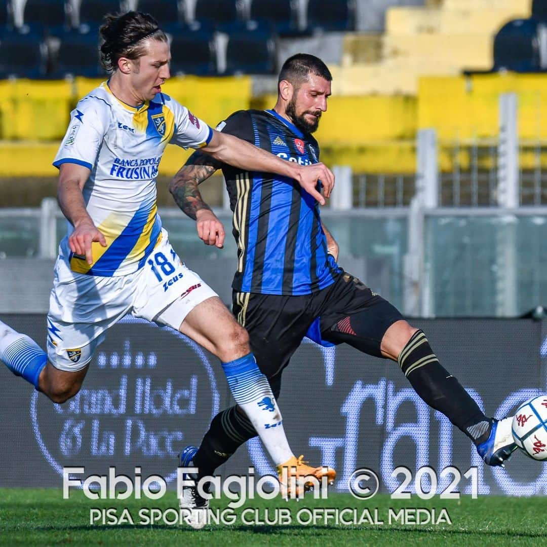 エロス・ピサーノさんのインスタグラム写真 - (エロス・ピサーノInstagram)「⚫️🔵 Do what you love. ⚽️ ▪️ ▪️ #game #pisa #dreams #neroazzurri #towerofpisa」2月4日 2時04分 - thekingeros