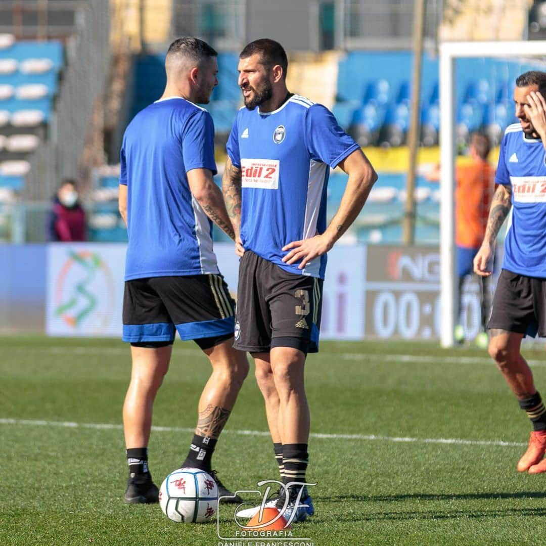 エロス・ピサーノさんのインスタグラム写真 - (エロス・ピサーノInstagram)「⚫️🔵 Do what you love. ⚽️ ▪️ ▪️ #game #pisa #dreams #neroazzurri #towerofpisa」2月4日 2時04分 - thekingeros