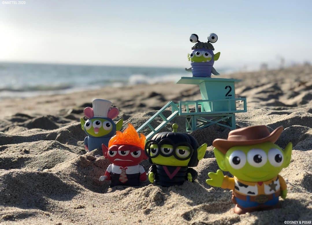 Mattelさんのインスタグラム写真 - (MattelInstagram)「These @Disney and @Pixar Alien Remix figures are thinking of warmer days. Get your own today and let your imagination run wild.」2月4日 2時06分 - mattel