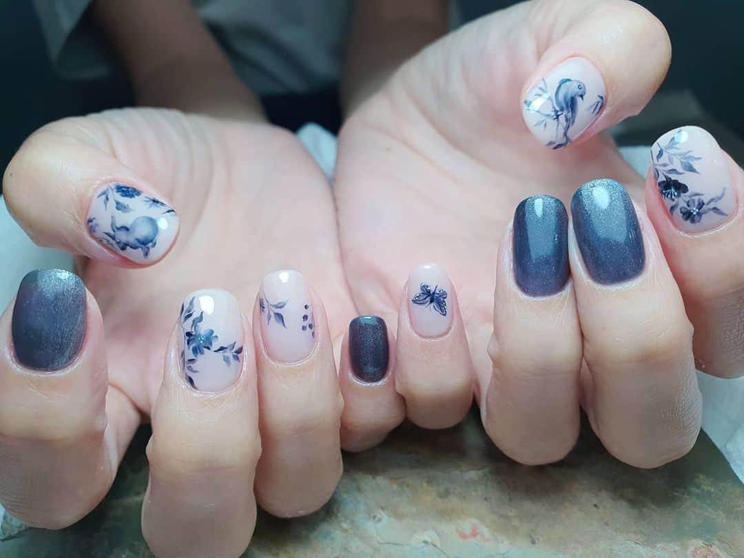 Yingのインスタグラム：「Modified from @oioioio  PREGEL Tulle Grege is the perfect soft and neutral nude base!!! Art done with PREGEL Art Liner in Indigo ❤   Items can be purchased at @nailwonderlandsg 🤗 . . . 🛒 www.nailwonderland.com⁣⁣ 📍20A Penhas Road, Singapore 208184⁣⁣ (5 minutes walk from Lavender MRT)⁣⁣ .  I am currently only able to take bookings from my existing pool of customers. If I have slots available for new customers, I will post them on my IG stories. Thank you to everyone who likes my work 🙏 if you need your nails done, please consider booking other artists at @thenailartelier instead ❤  #ネイルデザイン  #ネイルアート #ネイル #ジェルネイル #nailart #네일아트 #pregel #プリジェル #nails #gelnails #sgnails」