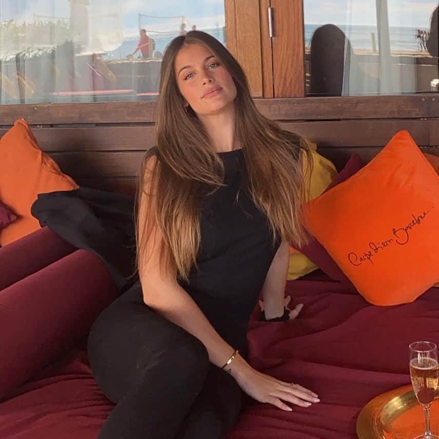 デシレ・コルデロ・フェレールのインスタグラム：「🧡✨」