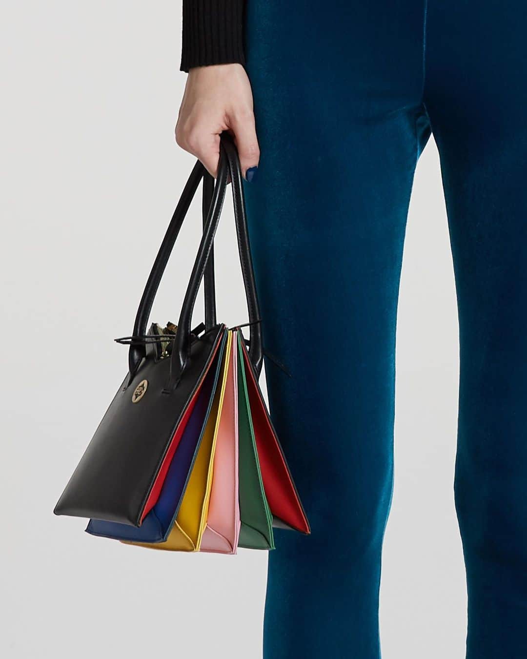 サラバターリアのインスタグラム：「...EXCITED TO INTRODUCE YOU THE ‘YOUTH’ FALL WINTER 21 COLLECTION...A NEW FORMAL  The outfit is composed by the black masculine jacket, worn on the blue leggings, with the ‘Tati’ Toy Tote Black Rainbow and the Pigalle flat in Yellow Elaphe.   #SaraBattaglia」