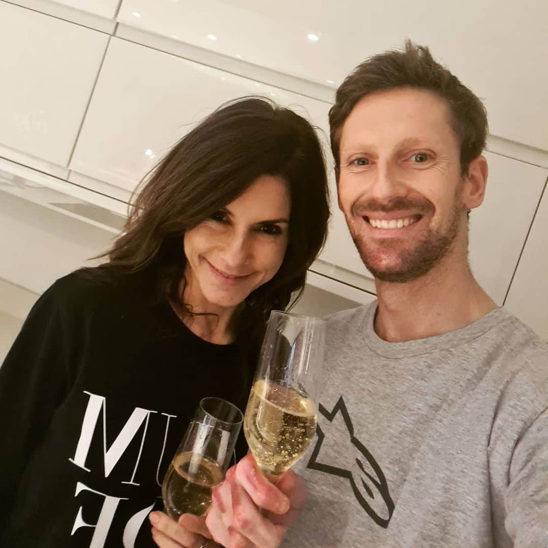 ロマン・グロージャンのインスタグラム：「Santé et merci 🥰🍾 Thank you all for your nice words. Today is the start of my next chapter and I'm very excited about it. #happyday #r8g  @mariongrosjean」