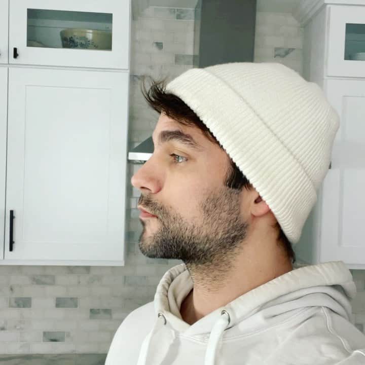 ブラント・ドーハティのインスタグラム：「Let’s Hang with A this Saturday, Feb 6th! Join me and some of your favorite PLL stars from the comfort of your own home. See you guys on Saturday! Hosted by @neverlandadv」