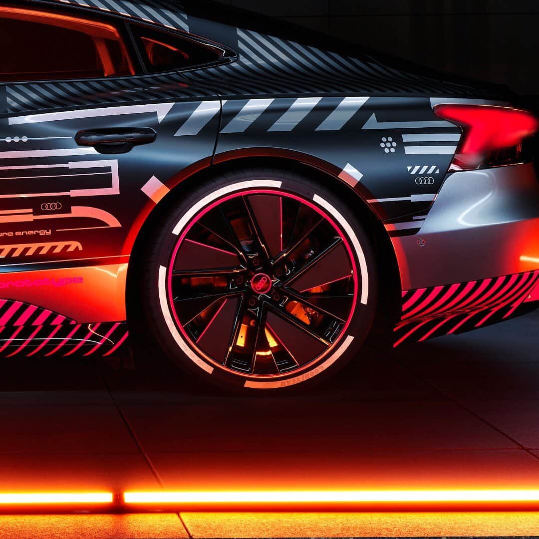 Audiさんのインスタグラム写真 - (AudiInstagram)「6 days from now, a concept becomes reality.   Join the Audi e-tron GT world premiere on February 9th by clicking the link in our bio. #etronGT #FutureIsAnAttitude  Prototype vehicle shown. Specifications may vary.」2月4日 2時34分 - audi