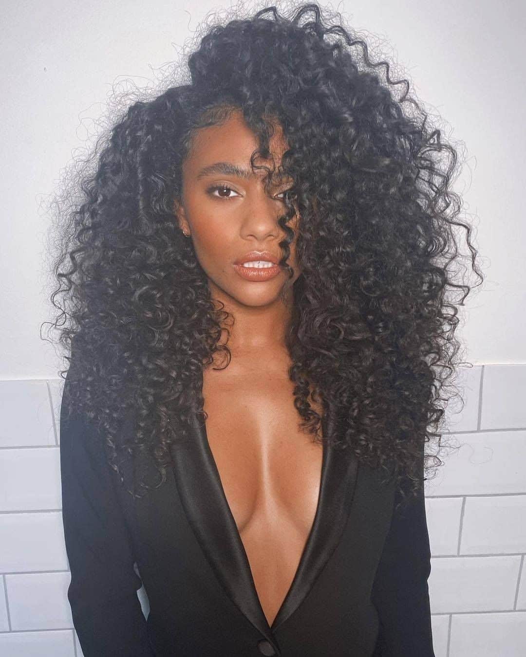 ghd hairさんのインスタグラム写真 - (ghd hairInstagram)「We 🔥 are 🔥 speechless 🔥 Hair styled by @jhair_stylist for ghd 🥰 @rockybalbrower   #ghd #goodhairday #naturaltexture #afrohair #curlyhair #ghddiffuser #behindthescenes #hairgoals #afrogoals」2月4日 2時30分 - ghdhair