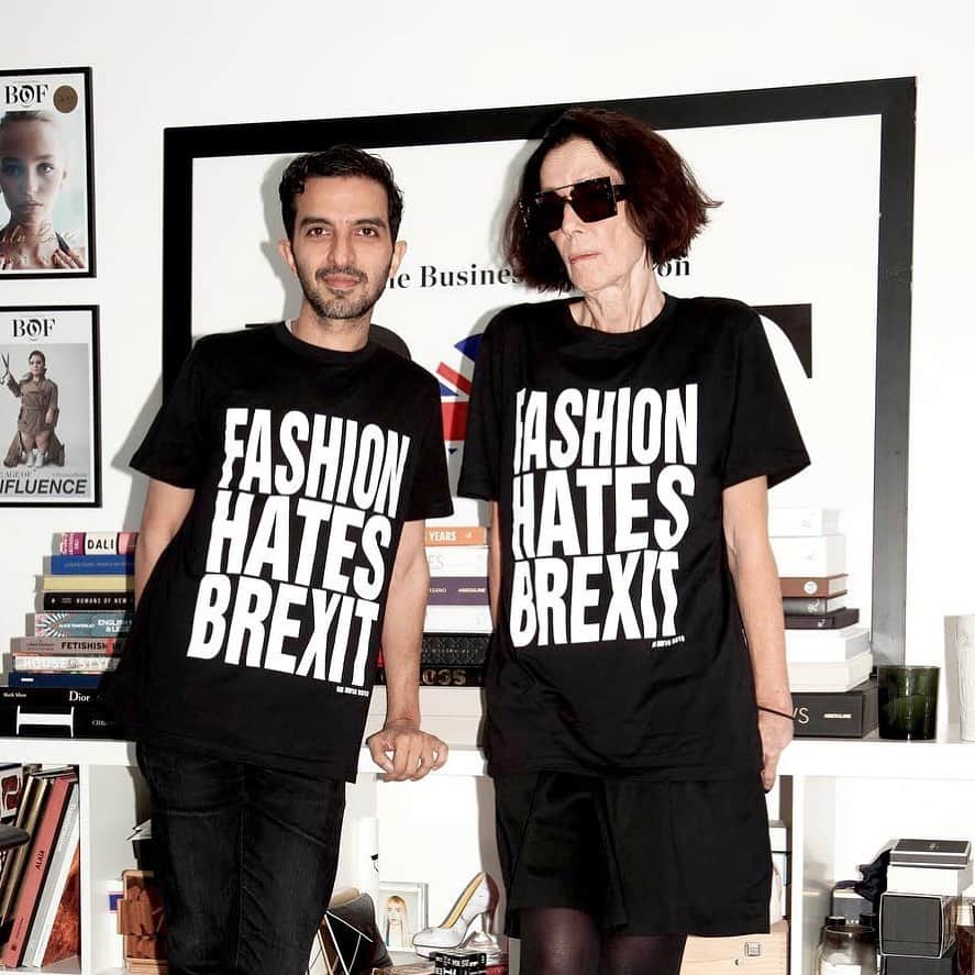キャサリンハムネットのインスタグラム：「We urge the Government to hear us and act: don't make fashion history.”  STEP 1. Unite the fashion industry to discuss key issues, impacts and unforeseen consequences of Brexit. ✔️  STEP 2. Open Letter with over 450 fashion industry signatories delivered to the Government with a call to action to meet us and work together to create solutions to save our industry. ✔️  STEP 3. Send a letter to your local MP, using Fashion Roundtable's letter template. It will take the same amount of time to send as boiling a kettle. https://www.fashionroundtable.co.uk/news/template-letter-to-mp-brexit-and-fashion   STEP 4. Share social media campaign graphic and #dontmakefashionhistory to raise awareness and keep the pressure on for our call to action. Tag your local MP.  STEP 5. Meeting with the Government.   STEP 6. Government commits to policies that work for the fashion industry.   @fashionroundtable  #dontmakefashionhistory   Photographer @williampine  . . . . . . . . . . . . #katharinehamnett #katharinehamnettlondon #fashionhatesbrexit #protestandsurvive #imranamed #businessoffashion」