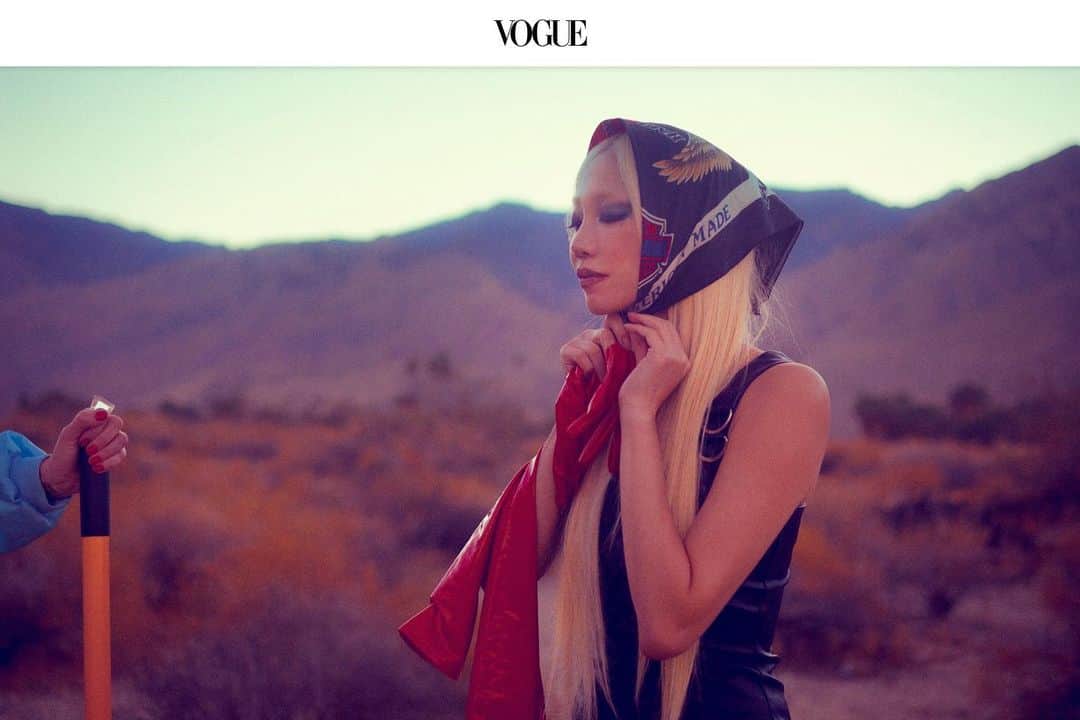 パク ・スジュのインスタグラム：「🏹 Megan Louise & I chatted with @ardenparty @voguemagazine about creating ‘Zeros’ music video, 2020, Thelma & Louise, etcetc❤️❤️❤️ watch the video 🪢 link in profile x  Photo cred @pollyshot」