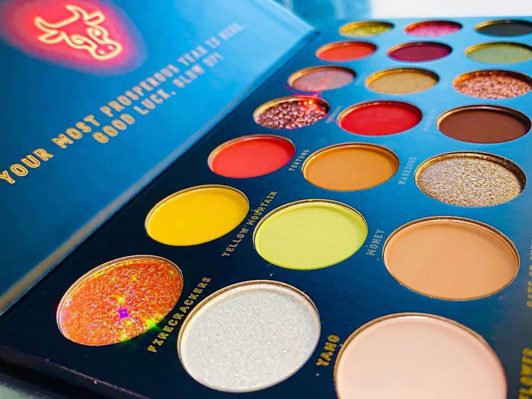 BH Cosmeticsのインスタグラム：「She's almost sold out‼️ Get the stunning Lunar New Year: 2021 Edit - 21 Color Shadow Palette while you still can 🧧 #bhlny #bhcosmetics」
