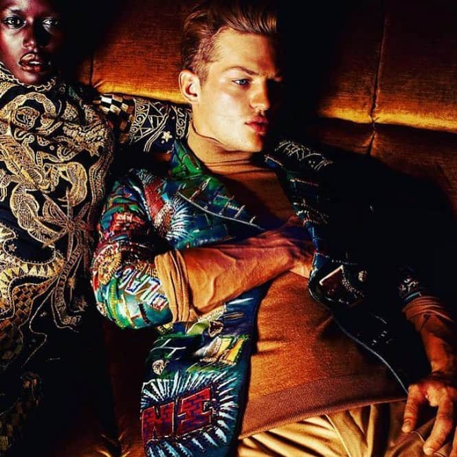 ジトロワのインスタグラム：「That jitrois AMORE #leather jacket.  featuring our iconic #jitrois jacket.  Thanks to @johnpaulpietrus. #sebastiensauve and #akakdeng for #7thmagazine  stylism #romainliegaux  mua #adamdecruz  hair @yoshi77miyazaki」