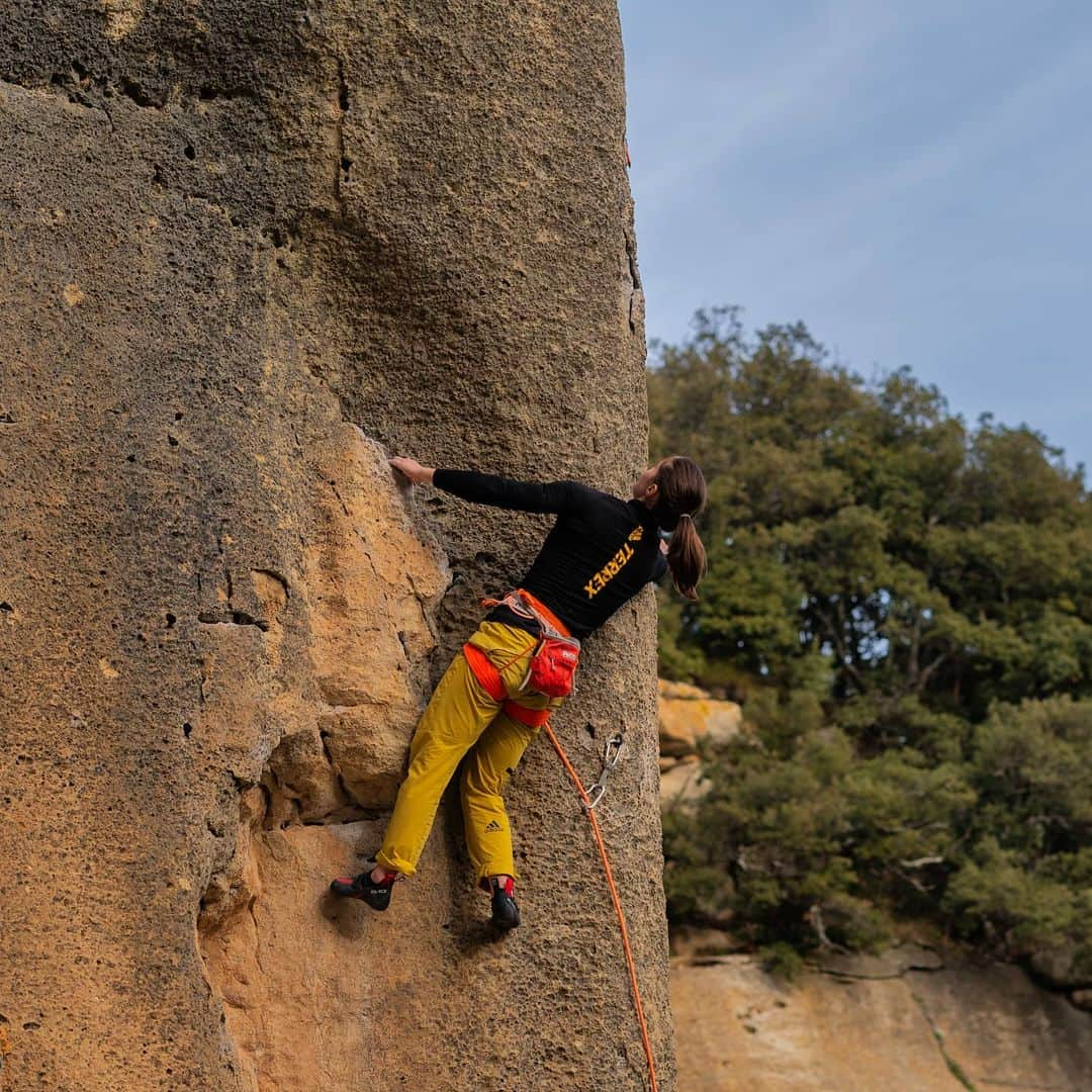 クロエ・コリエーのインスタグラム：「My time in Buoux is over. It's time to watch what's behind the corner 👀 Training a muerte ! Yum 🤤 I'm coming !」